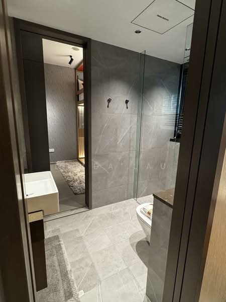 1 km to CHIJ OUR LADY QUEEN OF PEACE, , 4 Bedrooms, 1,518 sqft, Condominium For Sale, by Linda Lau, 500116725 - Jack and Jill toilet - PropertyGuru.com.sg