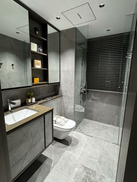 1 km to CHIJ OUR LADY QUEEN OF PEACE, , 4 Bedrooms, 1,518 sqft, Condominium For Sale, by Linda Lau, 500116725 - Common Bathroom - PropertyGuru.com.sg