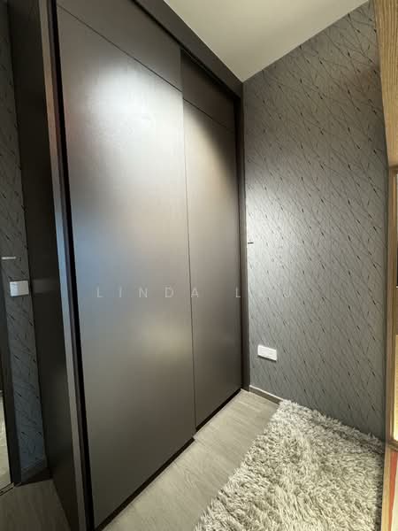 1 km to CHIJ OUR LADY QUEEN OF PEACE, , 4 Bedrooms, 1,518 sqft, Condominium For Sale, by Linda Lau, 500116725 - Walking  wardrobe in master room - PropertyGuru.com.sg