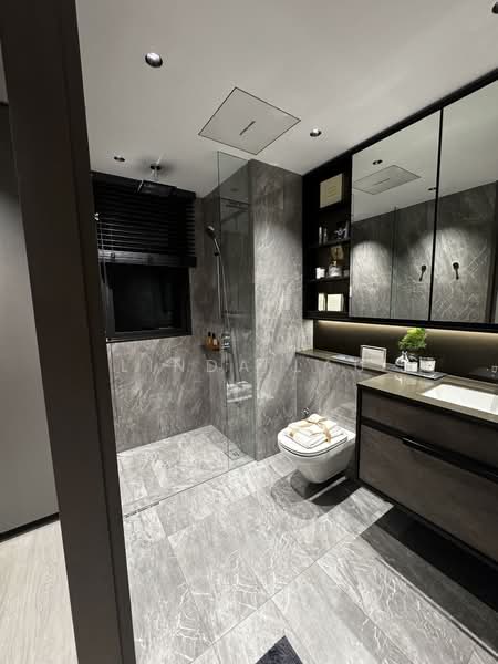 1 km to CHIJ OUR LADY QUEEN OF PEACE, , 4 Bedrooms, 1,518 sqft, Condominium For Sale, by Linda Lau, 500116725 - Master Bathroom - PropertyGuru.com.sg