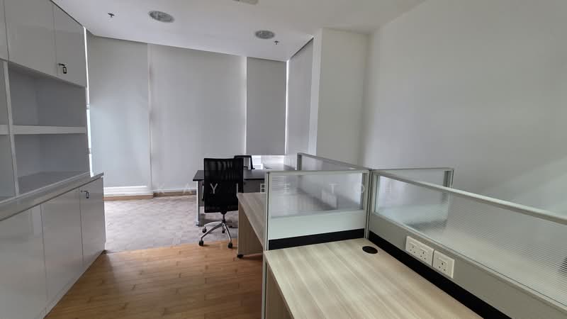 The Spire, 10 Bukit Batok Crescent, 1,539 sqft, Light Industrial (B1) For Sale, by Kaylee Toh, 500116728 - Interior - CommercialGuru.com.sg
