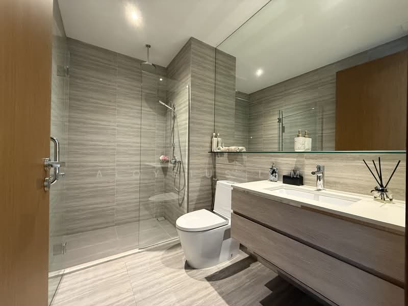 Undervalued Almost Brand New Renovated Cluster House, , 4 Bedrooms, 2,917 sqft, Cluster House For Sale, by Aloysius Lim, 500116733 - Bathroom - PropertyGuru.com.sg