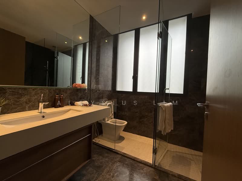 Undervalued Almost Brand New Renovated Cluster House, , 4 Bedrooms, 2,917 sqft, Cluster House For Sale, by Aloysius Lim, 500116733 - Bathroom - PropertyGuru.com.sg