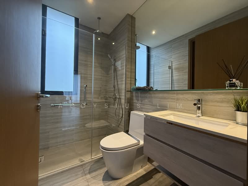 Undervalued Almost Brand New Renovated Cluster House, , 4 Bedrooms, 2,917 sqft, Cluster House For Sale, by Aloysius Lim, 500116733 - Bathroom - PropertyGuru.com.sg