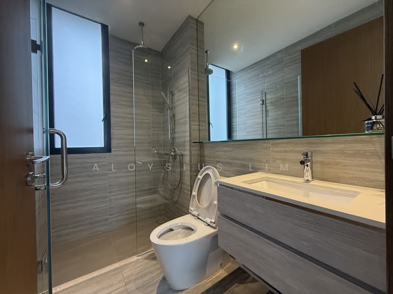 Undervalued Almost Brand New Renovated Cluster House, , 4 Bedrooms, 2,917 sqft, Cluster House For Sale, by Aloysius Lim, 500116733 - Bathroom - PropertyGuru.com.sg