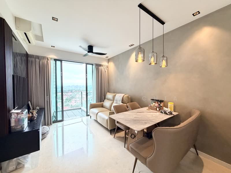 Thomson Three, 43 Bright Hill Drive, 2 Bedrooms, 732 sqft, Condominium For Sale, by Emmanuel Chia, 500116754 - Living Room - PropertyGuru.com.sg