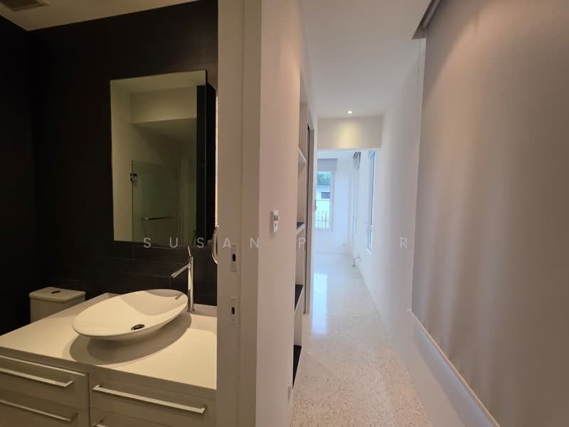 Greenwood 2+1 Walkup Near RGPS, Greenwood Avenue, 2 Bedrooms, 1,102 sqft, Walk-up Apartment For Sale, by Susan Prior, 500116760 - Bathroom - PropertyGuru.com.sg