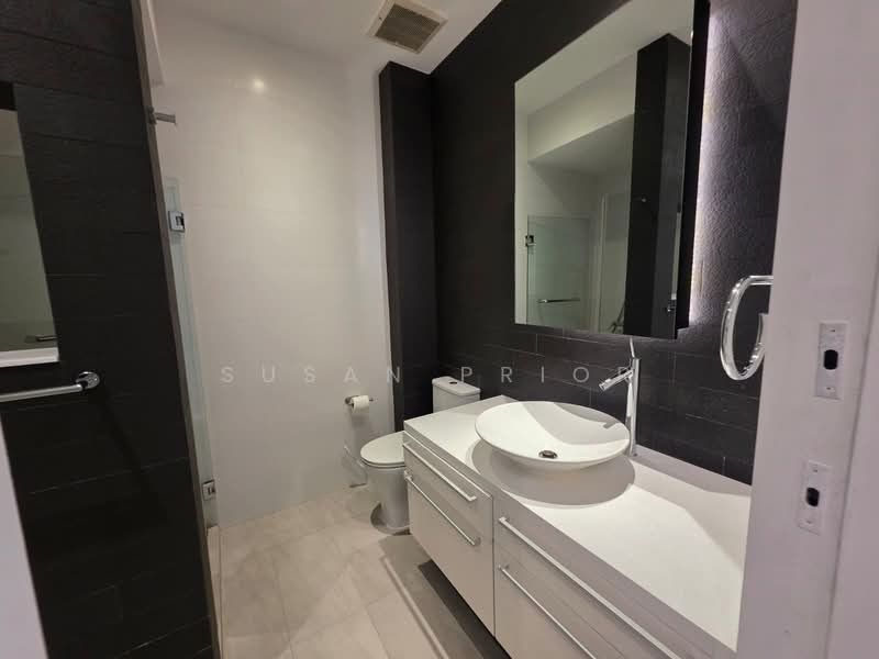 Greenwood 2+1 Walkup Near RGPS, Greenwood Avenue, 2 Bedrooms, 1,102 sqft, Walk-up Apartment For Sale, by Susan Prior, 500116760 - Bathroom - PropertyGuru.com.sg