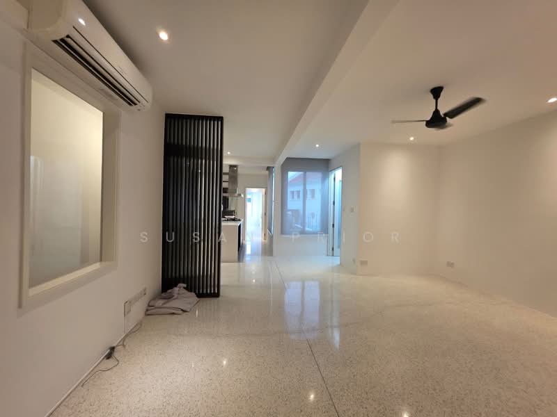 Greenwood 2+1 Walkup Near RGPS, Greenwood Avenue, 2 Bedrooms, 1,102 sqft, Walk-up Apartment For Sale, by Susan Prior, 500116760 - Living Room - PropertyGuru.com.sg