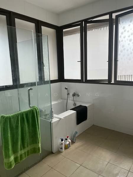 Faber Garden Estate, Jalan Seruling, 4 Bedrooms, 2,600 sqft, Semi-Detached House For Rent, by Xiao Yang 小杨, 500116761 - Bathroom - PropertyGuru.com.sg