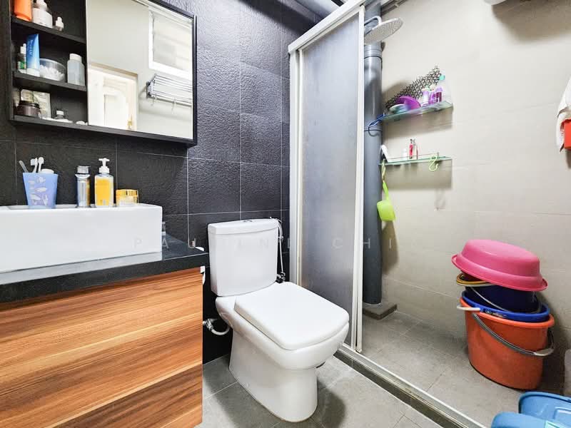 84 Lorong 2 Toa Payoh, 84 Lorong 2 Toa Payoh, 4 Bedrooms, 1,345 sqft, HDB Flat For Sale, by Pauline Chia, 500116769 - Bathroom - PropertyGuru.com.sg