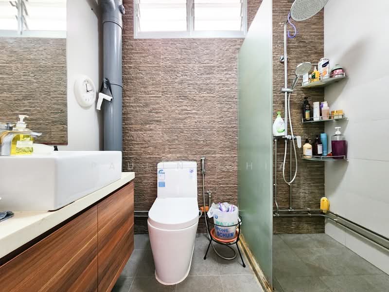 84 Lorong 2 Toa Payoh, 84 Lorong 2 Toa Payoh, 4 Bedrooms, 1,345 sqft, HDB Flat For Sale, by Pauline Chia, 500116769 - Bathroom - PropertyGuru.com.sg