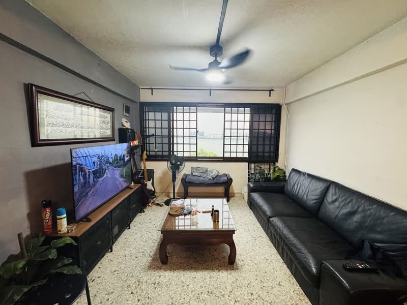 34 Teban Gardens Road, 34 Teban Gardens Road, 2 Bedrooms, 796 sqft, HDB Flat For Rent, by Faizal Kasmin, 500116778 - Living Room - PropertyGuru.com.sg