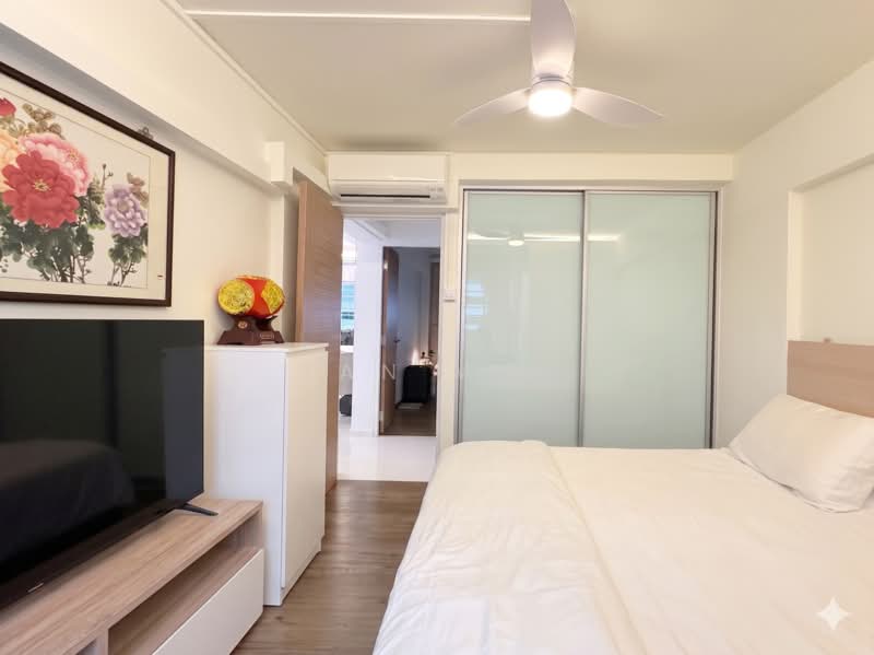 403 Pandan Gardens, 403 Pandan Gardens, 3 Bedrooms, 1,119 sqft, HDB Flat For Sale, by Tan Wei, 500116780 - Master Bedroom - PropertyGuru.com.sg