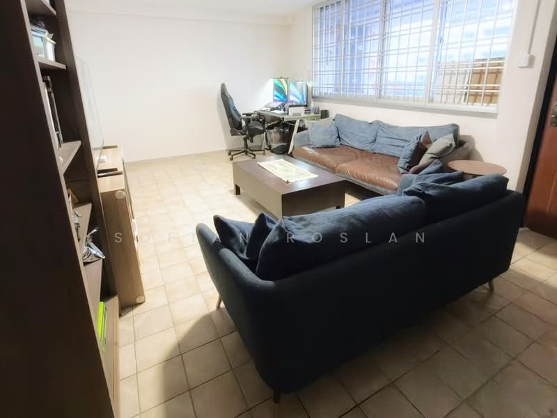 130 Bishan Street 12, 130 Bishan Street 12, 3 Bedrooms, 904 sqft, HDB Flat For Sale, by Sofian Roslan, 500116781 - Living Room - PropertyGuru.com.sg