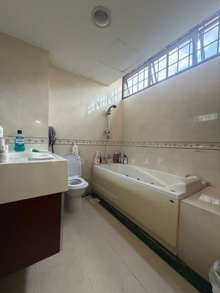 Jambol Place, Panjang Road, 4 Bedrooms, 2,598 sqft, Terraced House For Sale, by Harry Yap, 500116791 - Bathroom - PropertyGuru.com.sg