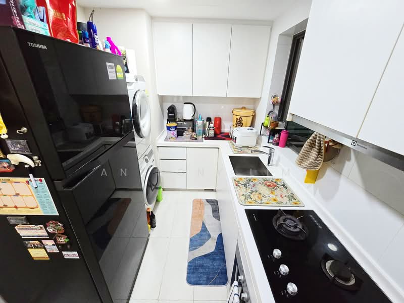 The Topiary, 11 Fernvale Lane, 3 Bedrooms, 904 sqft, Executive Condominium For Sale, by Anthony Lim, 500116799 - Kitchen - PropertyGuru.com.sg