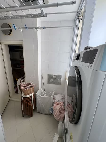 East Shine, 57 Lorong Melayu, 3 Bedrooms, 1,055 sqft, Apartment For Rent, by Baron Tan 陈鼎超, 500116804 - Balcony - PropertyGuru.com.sg