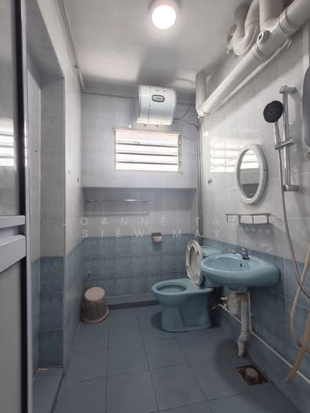 839 Jurong West Street 81, 839 Jurong West Street 81, 3 Bedrooms, 1,173 sqft, HDB Flat For Rent, by Joanne Tan Siew May, 500116805 - Bathroom - PropertyGuru.com.sg