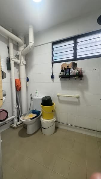 269 Yishun Street 22, 269 Yishun Street 22, 3 Bedrooms, 904 sqft, HDB Flat For Sale, by Em Akiak, 500116831 - Bathroom - PropertyGuru.com.sg