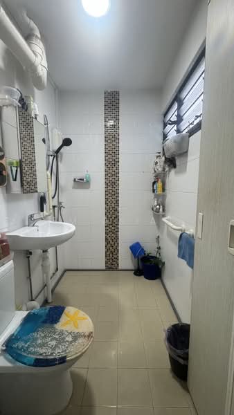 269 Yishun Street 22, 269 Yishun Street 22, 3 Bedrooms, 904 sqft, HDB Flat For Sale, by Em Akiak, 500116831 - Bathroom - PropertyGuru.com.sg