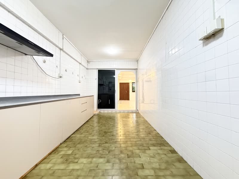 906 Tampines Avenue 4, 906 Tampines Avenue 4, 3 Bedrooms, 1,119 sqft, HDB Flat For Sale, by WeiPin Oon, 500116841 - Kitchen - PropertyGuru.com.sg