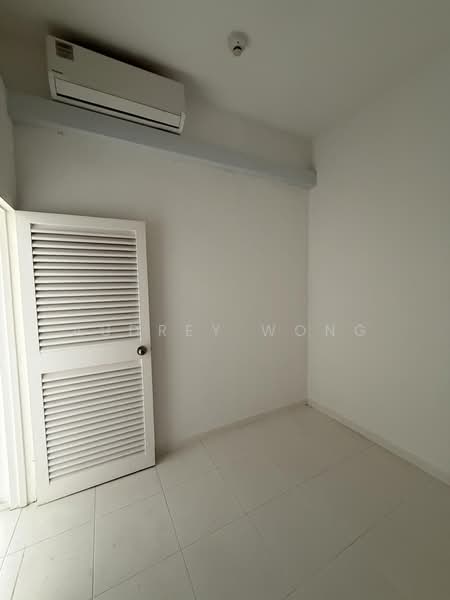 Fontana Heights, 39 Mount Sinai Road, Tanglin / Holland / Bukit Timah, 4 Bedrooms, 3,563 sqft, Condominium For Rent, by Audrey Wong, 500116845 - Very big aircon maid’s room - PropertyGuru.com.sg