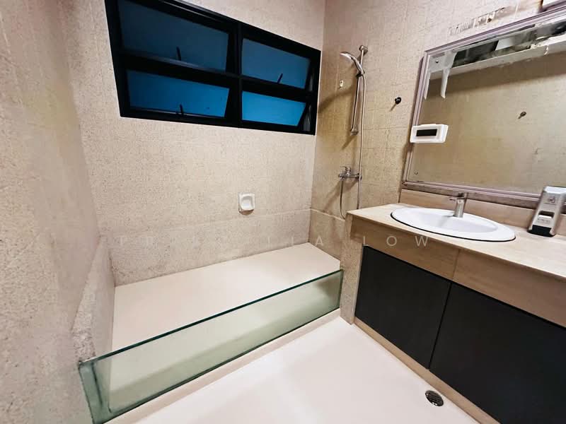 Sherwood Towers, 1 Jalan Anak Bukit, Room Rental, 150 sqft, Apartment For Rent, by Priscilla Low, 500116856 - Bathroom - PropertyGuru.com.sg