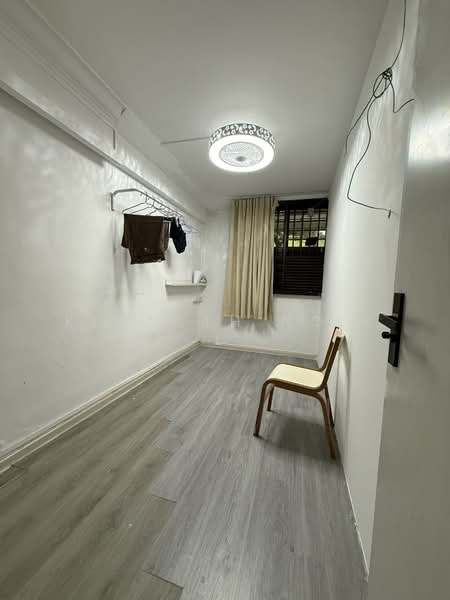 93 Commonwealth Drive, 93 Commonwealth Drive, 3 Bedrooms, 700 sqft, HDB Flat For Rent, by Kenneth Ng K L, 500116878 - Small ensuite bedroom  - PropertyGuru.com.sg