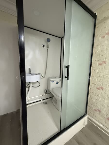 93 Commonwealth Drive, 93 Commonwealth Drive, 3 Bedrooms, 700 sqft, HDB Flat For Rent, by Kenneth Ng K L, 500116878 - Bathroom - PropertyGuru.com.sg