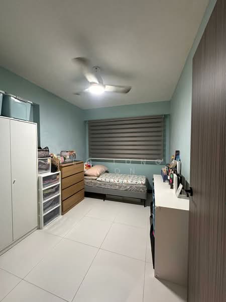 548B Segar Road, 548B Segar Road, 2 Bedrooms, 721 sqft, HDB Flat For Sale, by Yeo Tong Boon, 500116892 - Bedroom - PropertyGuru.com.sg