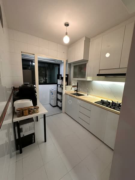 548B Segar Road, 548B Segar Road, 2 Bedrooms, 721 sqft, HDB Flat For Sale, by Yeo Tong Boon, 500116892 - Kitchen - PropertyGuru.com.sg