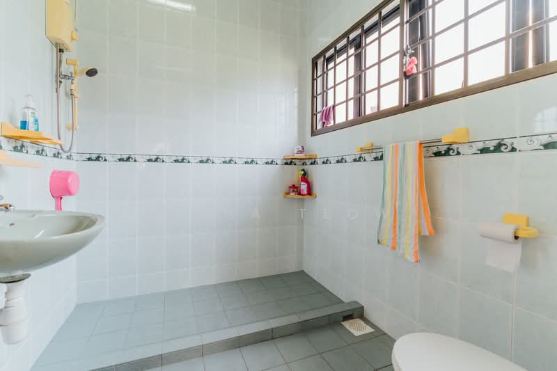 Joo Chiat Corner Terrace, , 5 Bedrooms, 3,500 sqft, Corner Terrace For Sale, by Diana Teow, 500116898 - Bathroom - PropertyGuru.com.sg