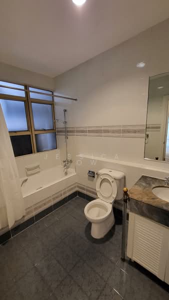 Leonie Condotel, 2 Leonie Hill Road, 4 Bedrooms, 2,722 sqft, Condominium For Rent, by Jessica Low, 500116903 - Bathroom - PropertyGuru.com.sg