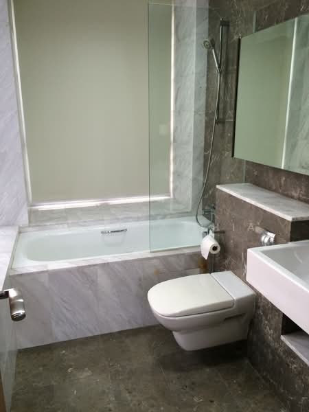 The Parc Condominium, 3 West Coast Walk, 3 Bedrooms, 1,302 sqft, Condominium For Rent, by Melinda Thia, 500116907 - Bathroom - PropertyGuru.com.sg