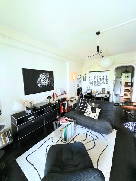 1 Beach Road, 1 Beach Road, 2 Bedrooms, 731 sqft, HDB Flat For Sale, by Wei Ming Ong, 500116928 - Living Room - PropertyGuru.com.sg