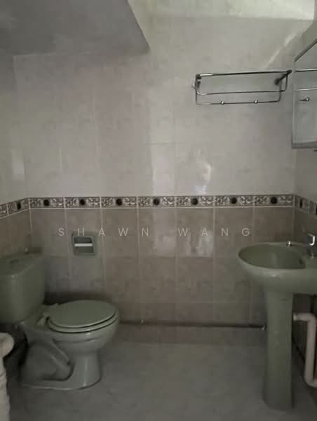 6 Farrer Road, 6 Farrer Road, 3 Bedrooms, 980 sqft, HDB Flat For Rent, by Shawn Wang, 500116932 - Bathroom - PropertyGuru.com.sg