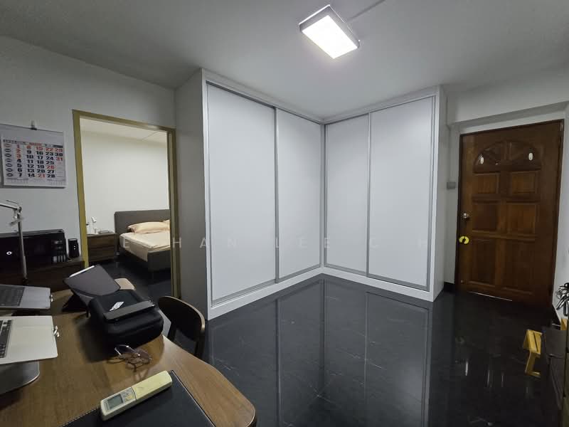 188 Pasir Ris Street 12, 188 Pasir Ris Street 12, 4 Bedrooms, 1,335 sqft, HDB Flat For Sale, by Ethan Lee C H, 500116943 - Dressing & Study Room - PropertyGuru.com.sg