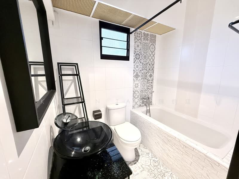31 Ghim Moh Link, 31 Ghim Moh Link, 3 Bedrooms, 1,001 sqft, HDB Flat For Sale, by Kareen Tan 陳約廷, 500116952 - Bathroom - PropertyGuru.com.sg
