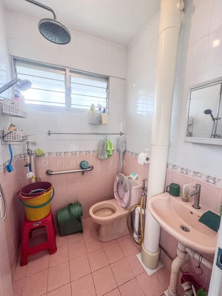 316 Clementi Avenue 4, 316 Clementi Avenue 4, 3 Bedrooms, 980 sqft, HDB Flat For Sale, by Ophelia Liu, 500116957 - Bathroom - PropertyGuru.com.sg