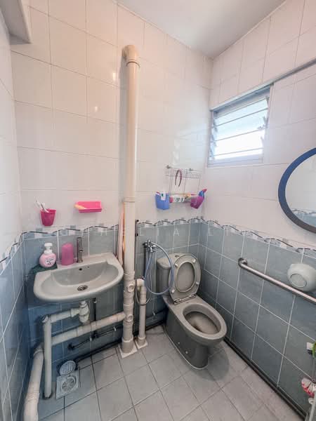316 Clementi Avenue 4, 316 Clementi Avenue 4, 3 Bedrooms, 980 sqft, HDB Flat For Sale, by Ophelia Liu, 500116957 - Bathroom - PropertyGuru.com.sg