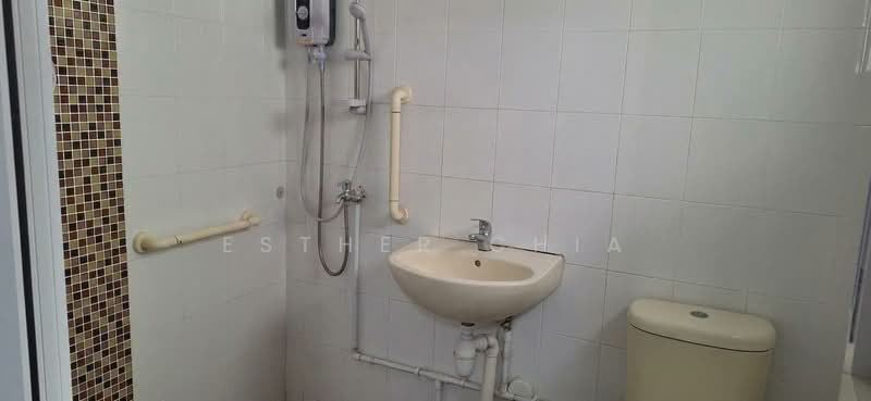 319 Woodlands Street 31, 319 Woodlands Street 31, 2 Bedrooms, 786 sqft, HDB Flat For Rent, by Esther Chia, 500116968 - Bathroom - PropertyGuru.com.sg