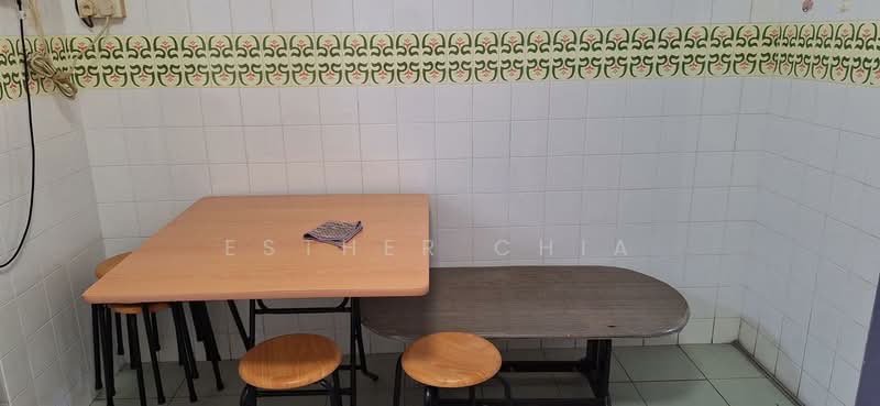 319 Woodlands Street 31, 319 Woodlands Street 31, 2 Bedrooms, 786 sqft, HDB Flat For Rent, by Esther Chia, 500116968 - Dining table - PropertyGuru.com.sg