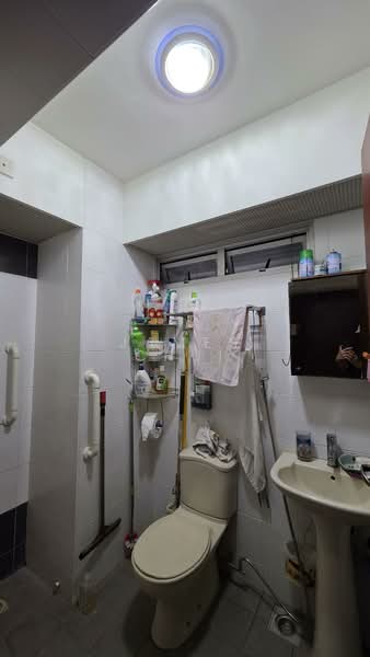 18A Holland Drive, 18A Holland Drive, Room Rental, 200 sqft, HDB Flat For Rent, by James Chui, 500116987 - Bathroom - PropertyGuru.com.sg