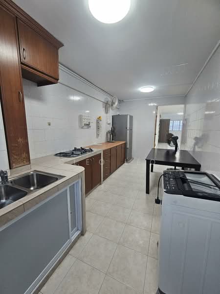 709 Hougang Avenue 2, 709 Hougang Avenue 2, 3 Bedrooms, 979 sqft, HDB Flat For Rent, by CLeo Leo, 500116995 - Kitchen - PropertyGuru.com.sg