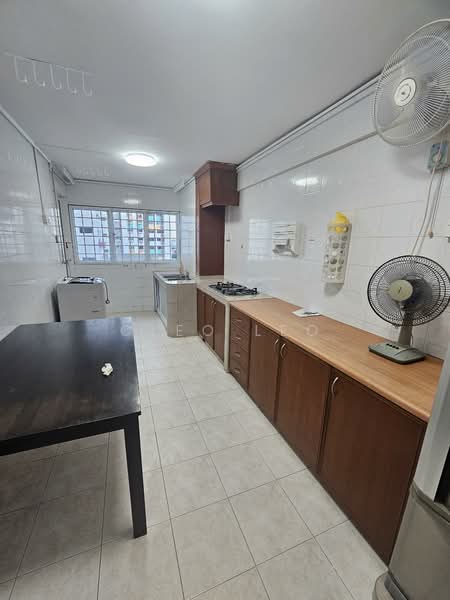 709 Hougang Avenue 2, 709 Hougang Avenue 2, 3 Bedrooms, 979 sqft, HDB Flat For Rent, by CLeo Leo, 500116995 - Kitchen - PropertyGuru.com.sg