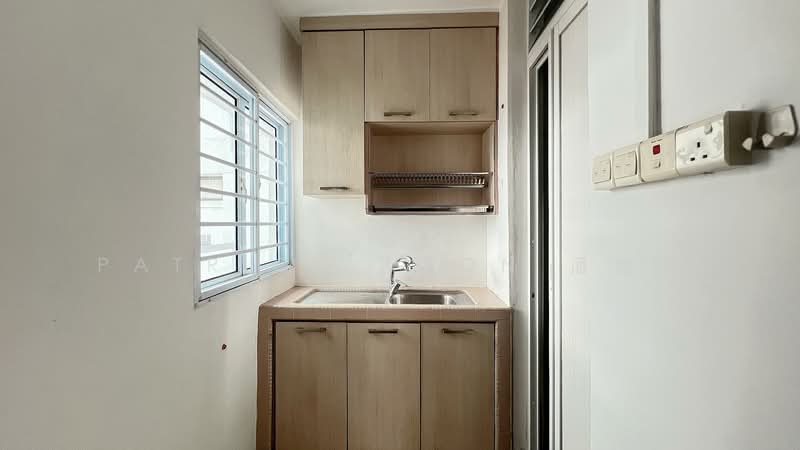 216 Jurong East Street 21, 216 Jurong East Street 21, 3 Bedrooms, 1,528 sqft, HDB Flat For Sale, by Patrick Poon 潘德名, 500116997 - Kitchen - PropertyGuru.com.sg