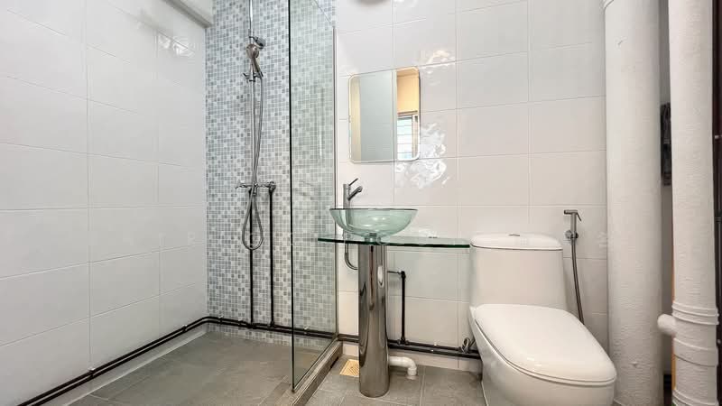216 Jurong East Street 21, 216 Jurong East Street 21, 3 Bedrooms, 1,528 sqft, HDB Flat For Sale, by Patrick Poon 潘德名, 500116997 - Bathroom - PropertyGuru.com.sg