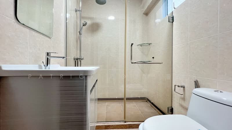 216 Jurong East Street 21, 216 Jurong East Street 21, 3 Bedrooms, 1,528 sqft, HDB Flat For Sale, by Patrick Poon 潘德名, 500116997 - Bathroom - PropertyGuru.com.sg