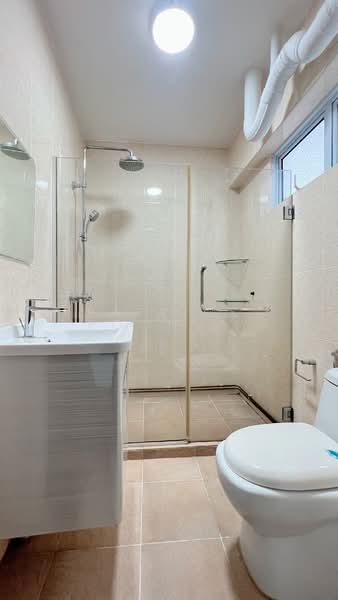 216 Jurong East Street 21, 216 Jurong East Street 21, 3 Bedrooms, 1,528 sqft, HDB Flat For Sale, by Patrick Poon 潘德名, 500116997 - Bathroom - PropertyGuru.com.sg